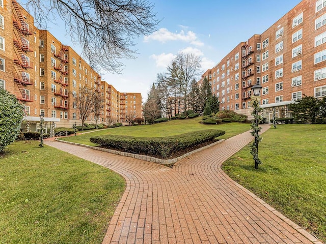 view of home's community featuring a lawn