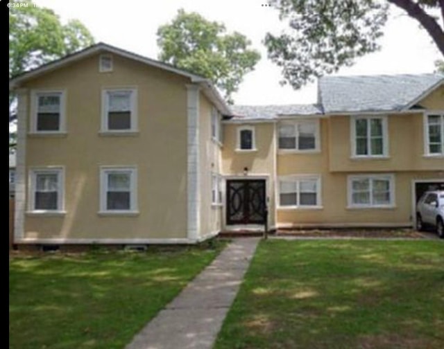 view of front of home featuring a front yard