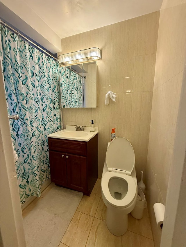 full bath featuring a shower with shower curtain, toilet, tile walls, and vanity