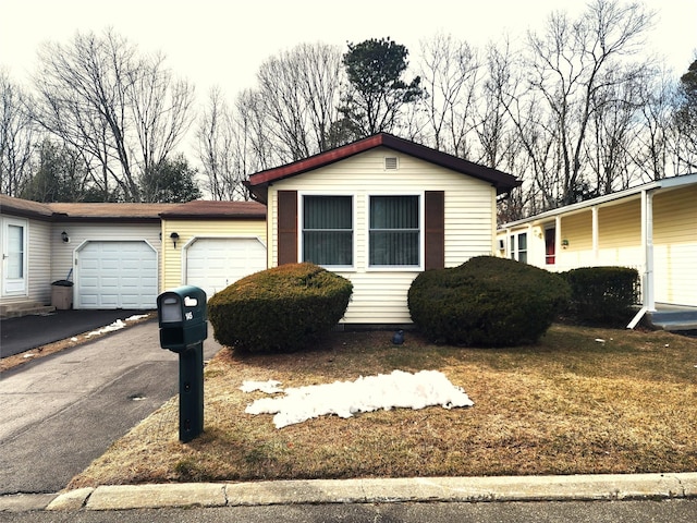 view of front facade featuring driveway and an attached garage