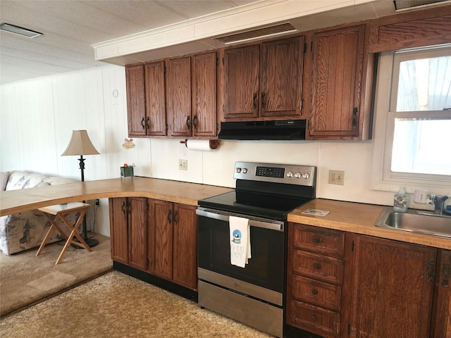 kitchen featuring electric stove, a sink, light countertops, and under cabinet range hood