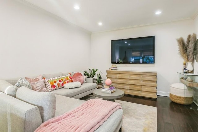 living area with crown molding, baseboards, wood finished floors, and recessed lighting