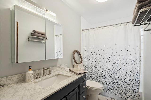 full bath featuring toilet, a shower with curtain, and vanity