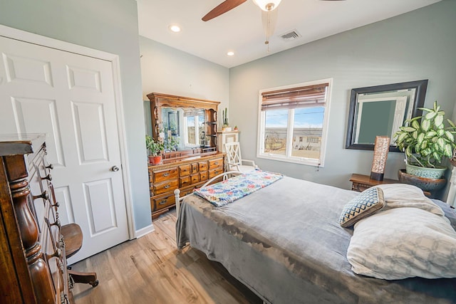 bedroom featuring light wood-style flooring, visible vents, a ceiling fan, and recessed lighting