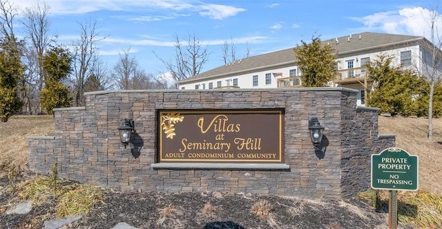 view of community / neighborhood sign