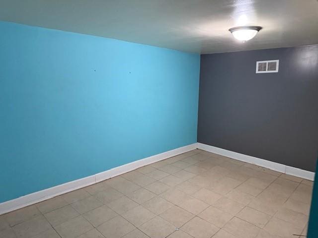 spare room with visible vents and baseboards