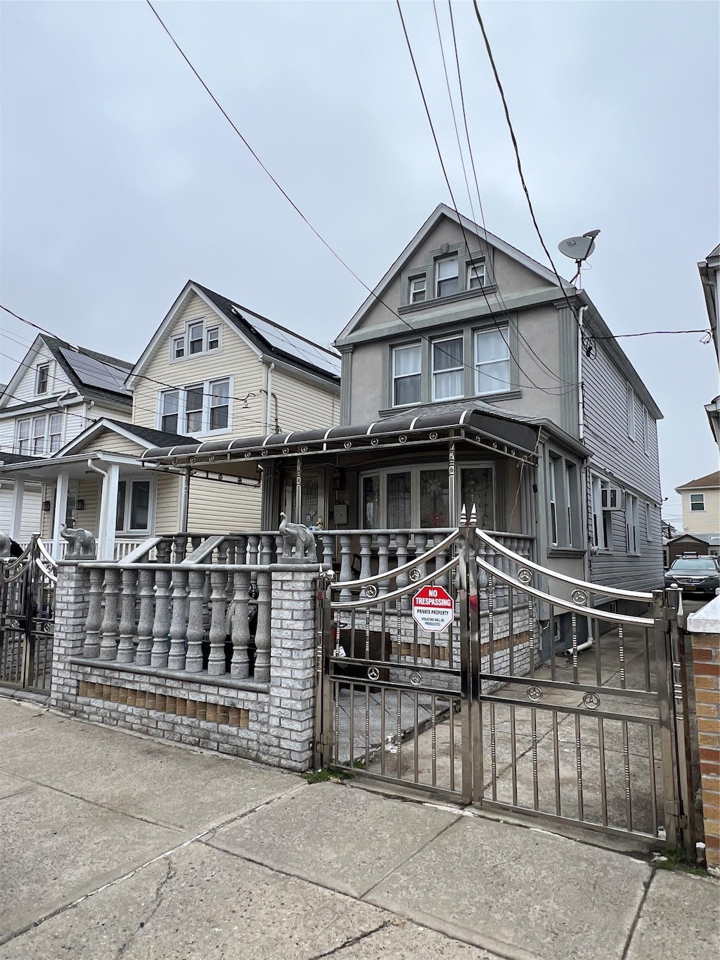 view of front of home with a fenced front yard and a gate
