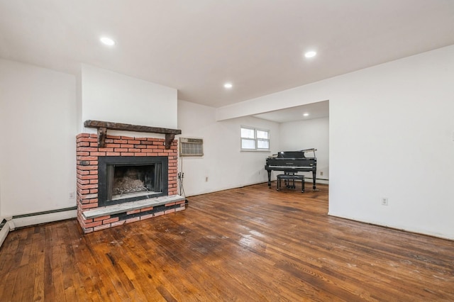 living area featuring recessed lighting, a wall mounted air conditioner, a fireplace, and hardwood / wood-style flooring