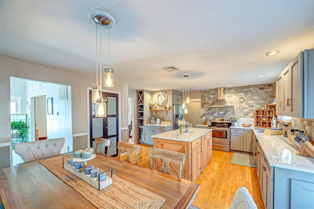 dining room featuring recessed lighting, visible vents, and light wood finished floors