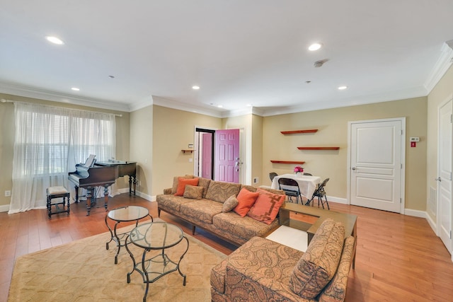 living room featuring baseboards, light wood-style floors, recessed lighting, and crown molding