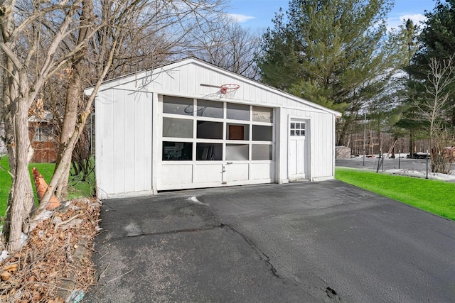 detached garage featuring aphalt driveway