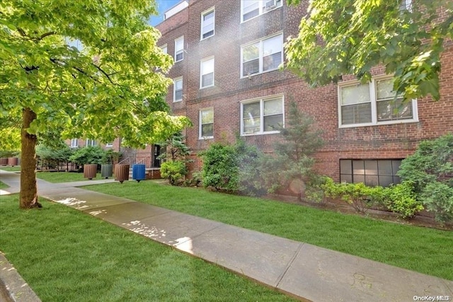 view of property's community featuring a yard