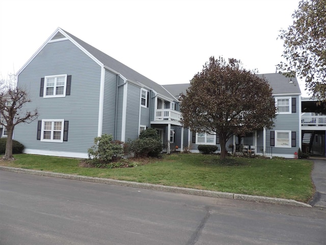 view of front of home with a front lawn