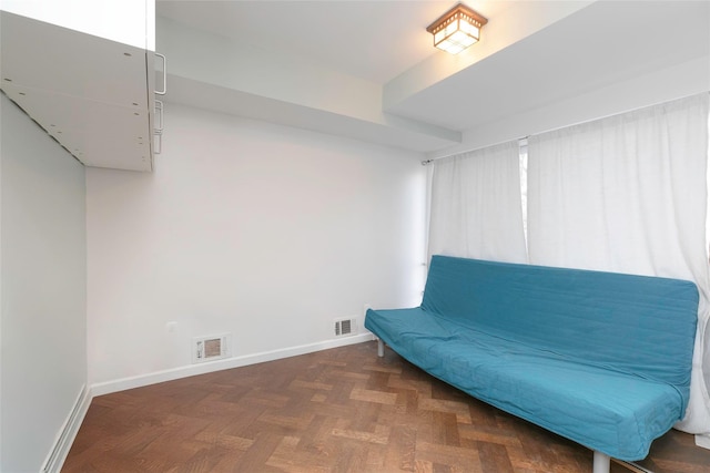 sitting room with visible vents and baseboards