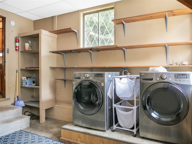 laundry area with laundry area and washing machine and clothes dryer