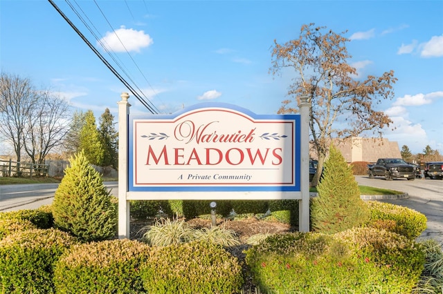 view of community / neighborhood sign