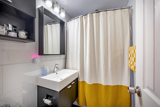 full bath with a shower with shower curtain and vanity