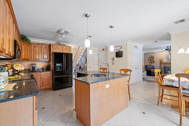 kitchen with a ceiling fan, a sink, an island with sink, and black appliances