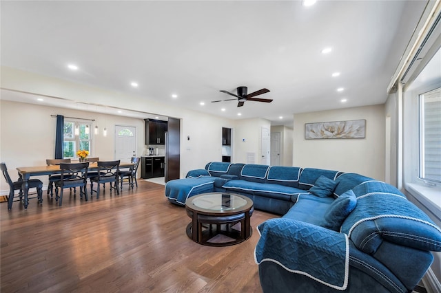 living area featuring dark wood-type flooring, recessed lighting, and ceiling fan