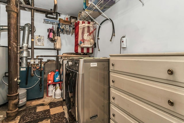 utility room with washing machine and clothes dryer