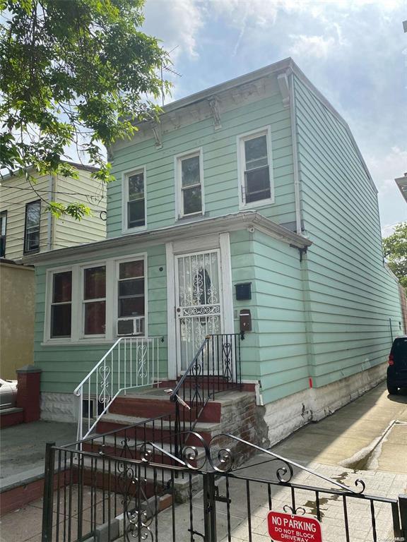 view of italianate home