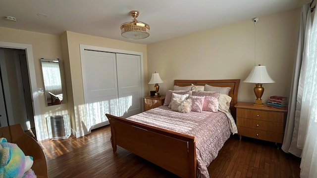 bedroom featuring dark wood-type flooring and a closet