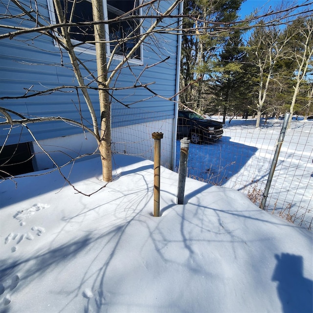 view of yard layered in snow