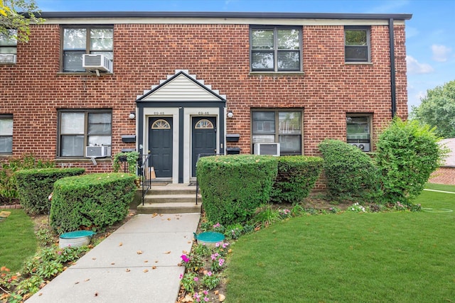 view of front of house featuring brick siding and a front lawn