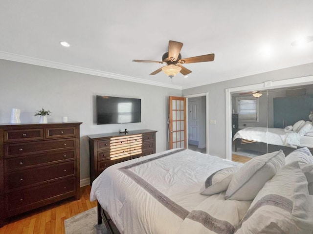 bedroom with light wood-style flooring, ceiling fan, crown molding, and recessed lighting