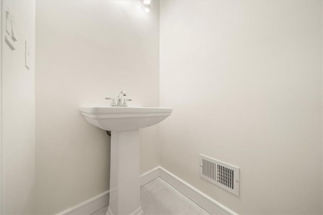 bathroom featuring baseboards and visible vents