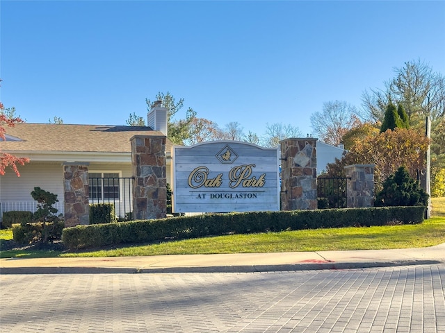 community sign featuring a lawn