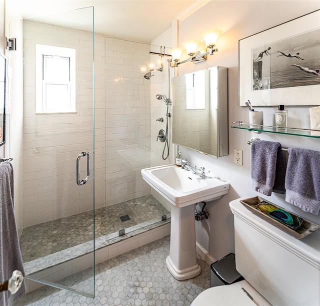 full bathroom featuring a shower stall and toilet