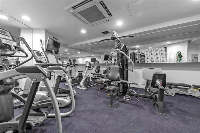 exercise room featuring visible vents and recessed lighting