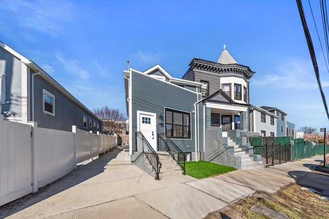 view of front facade with a fenced front yard and entry steps