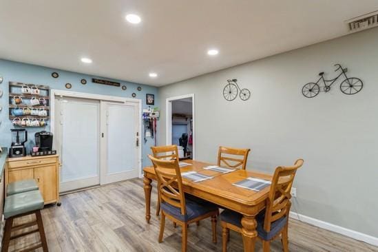 dining space with recessed lighting, visible vents, light wood-style flooring, and baseboards