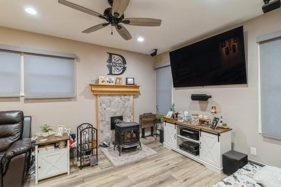 living area featuring recessed lighting, ceiling fan, and light wood finished floors