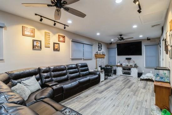 living area with light wood-type flooring, visible vents, a ceiling fan, and recessed lighting