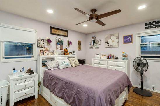 bedroom featuring ceiling fan, dark wood-type flooring, baseboards, and recessed lighting