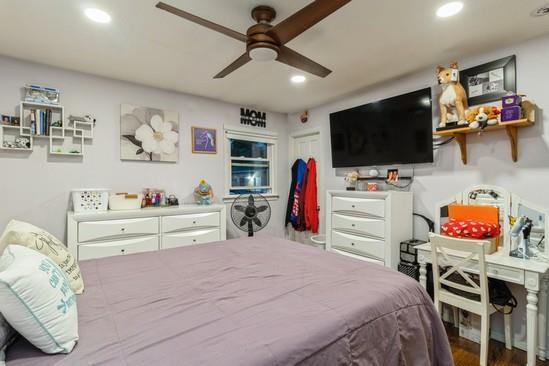 bedroom featuring recessed lighting