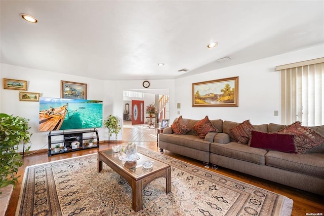 living area featuring visible vents, baseboards, wood finished floors, and recessed lighting