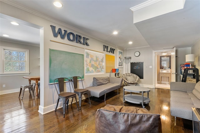 living room featuring baseboards, ornamental molding, wood finished floors, and recessed lighting