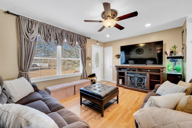 living area with recessed lighting, ceiling fan, baseboards, and wood finished floors