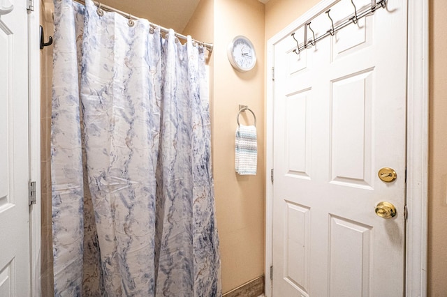 bathroom with curtained shower