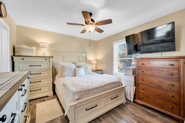 bedroom with dark wood-style flooring and ceiling fan