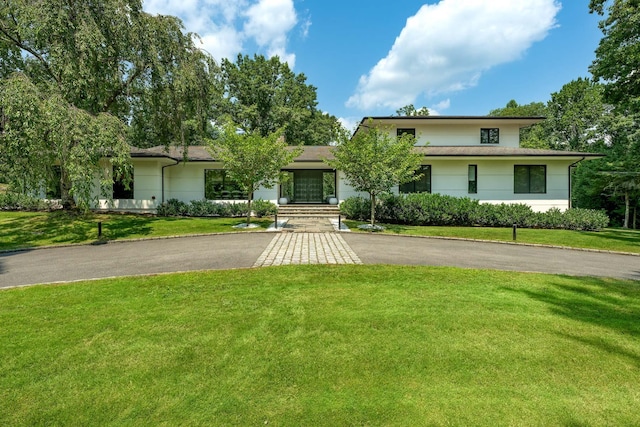 view of front of house featuring a front yard and driveway