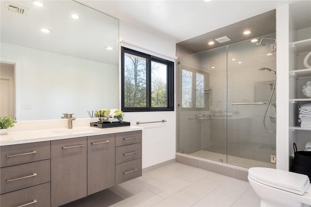 full bathroom featuring visible vents, toilet, vanity, a shower stall, and recessed lighting