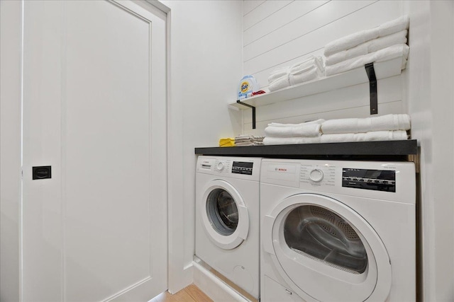 laundry room featuring laundry area and independent washer and dryer