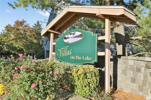 view of community / neighborhood sign