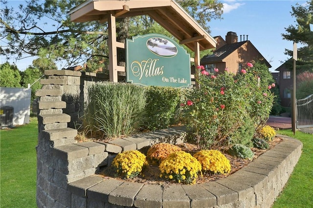 view of community / neighborhood sign