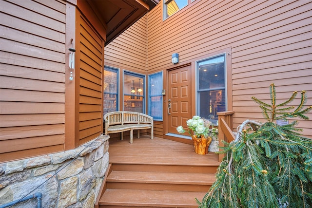 property entrance featuring a porch